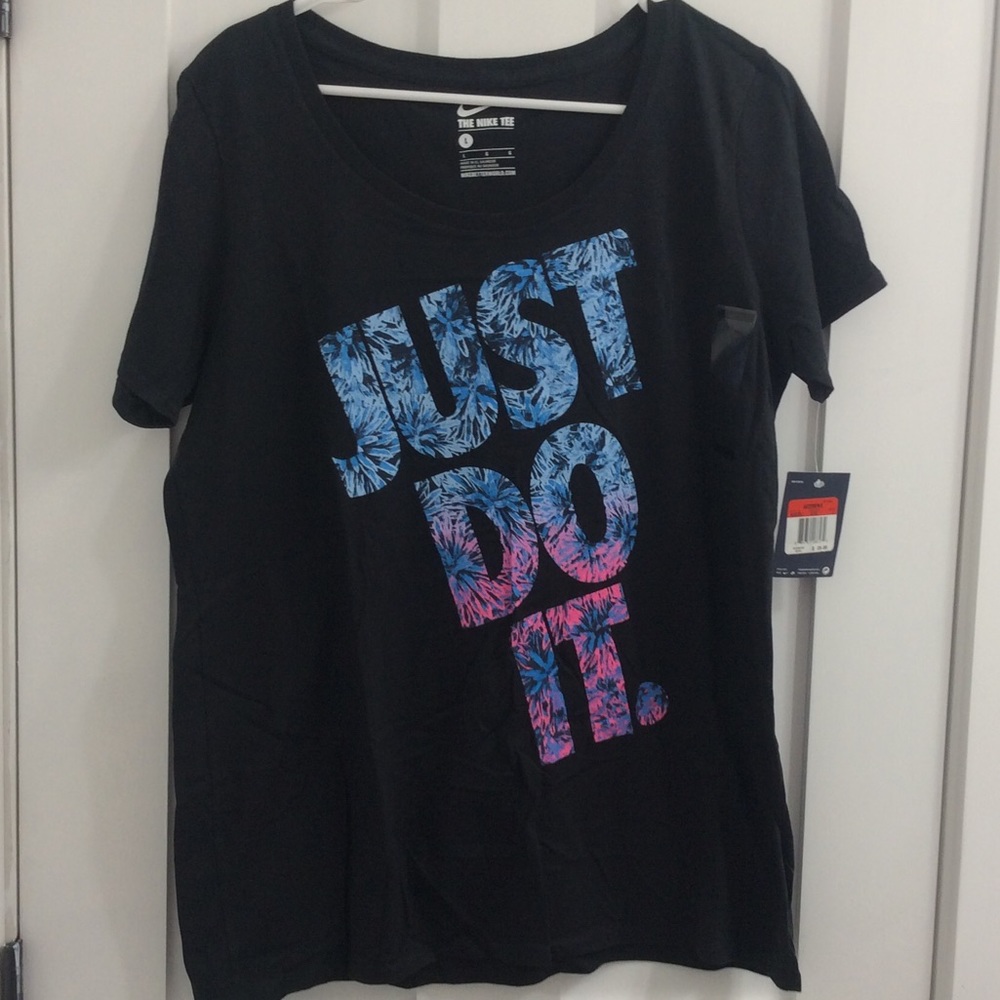 Women’s NIKE T-Shirt